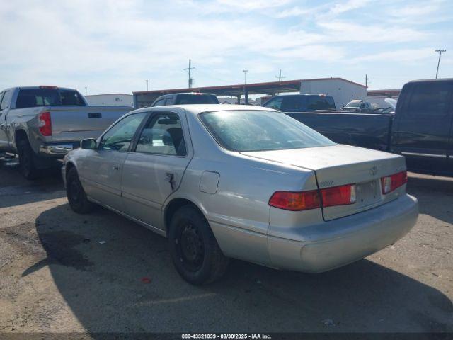 Toyota Camry Ce Image 2