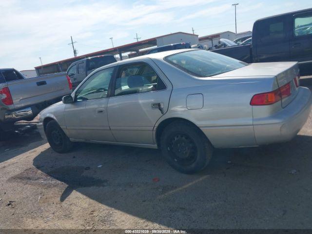 Toyota Camry Ce Image 8
