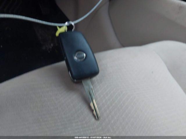 Nissan Rogue S Image 6