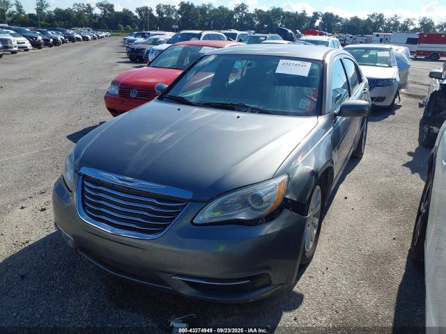 Chrysler 200 Touring Image 4