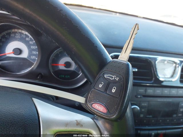 Chrysler 200 Touring Image 3