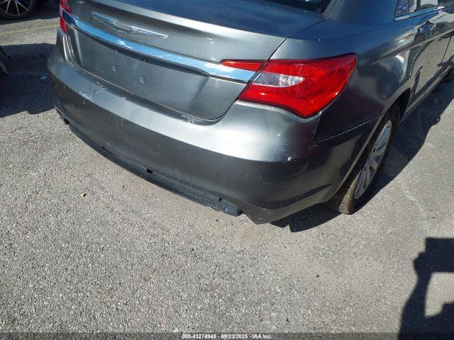 Chrysler 200 Touring Image 2