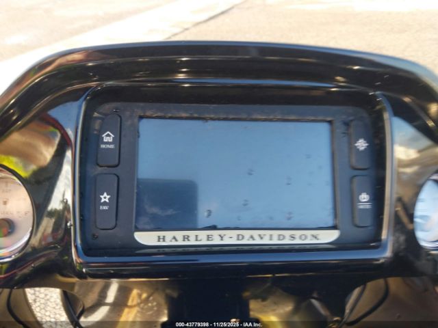 Harley-Davidson Fltrxs Road Glide Special Image 12