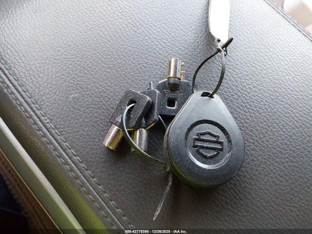 Harley-Davidson Fltrxs Road Glide Special Image 14