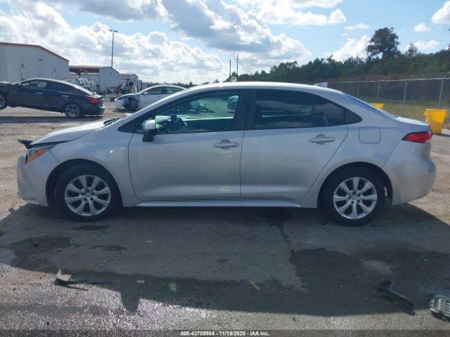 Toyota Corolla Le Image 6