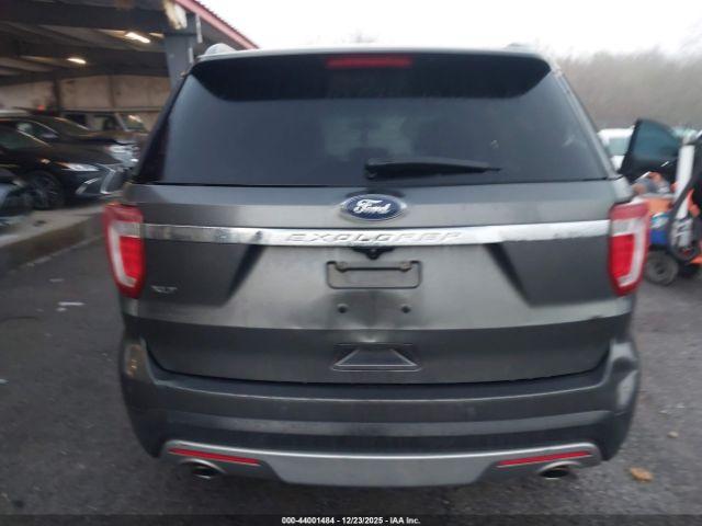 Ford Explorer Xlt Image 14
