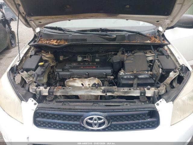 Toyota RAV4 Image 2