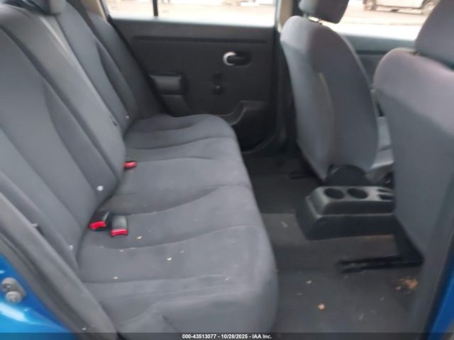 Nissan Versa 1.8s Image 8