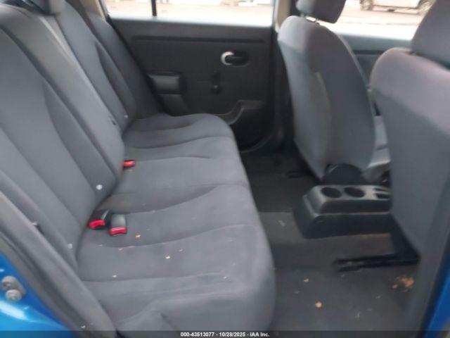 Nissan Versa 1.8s Image 8