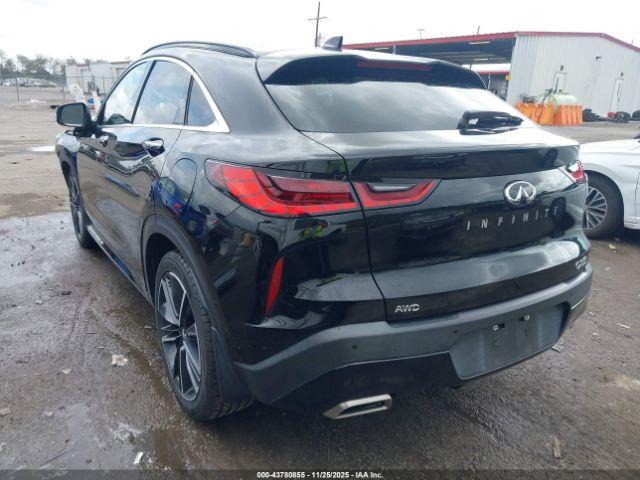 INFINITI Qx Essential Awd Image 12