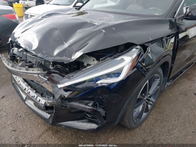 INFINITI Qx Essential Awd Image 4