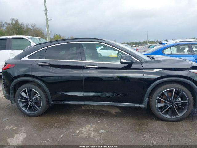 INFINITI Qx Essential Awd Image 13