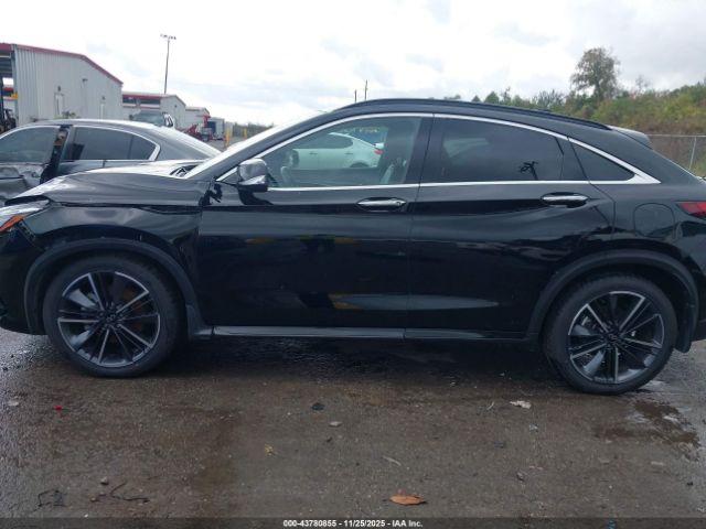 INFINITI Qx Essential Awd Image 9