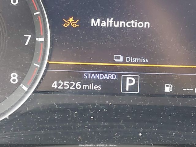 INFINITI Qx Essential Awd Image 8