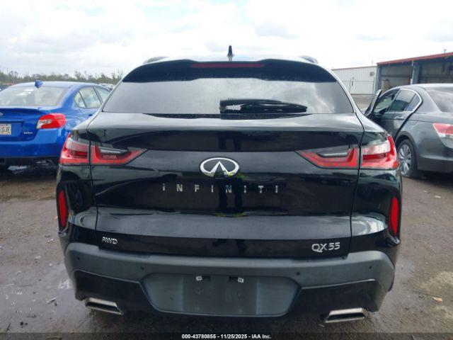 INFINITI Qx Essential Awd Image 2