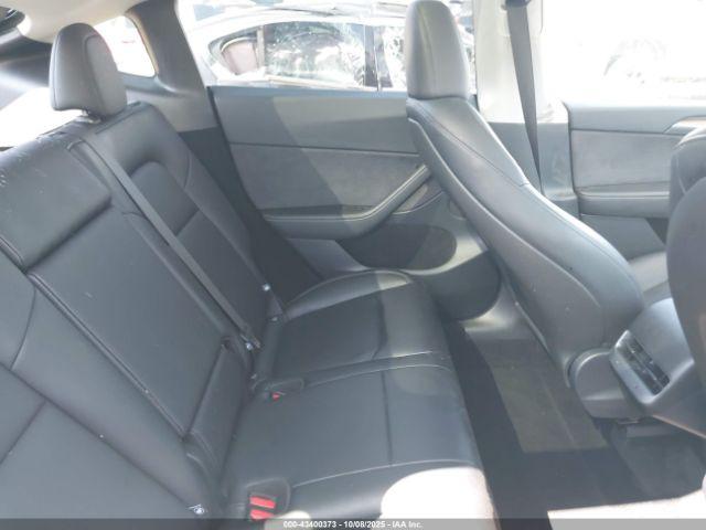 Tesla Model Y Image 18