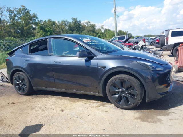 Tesla Model Y Image 11