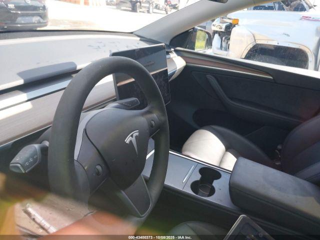 Tesla Model Y Image 13