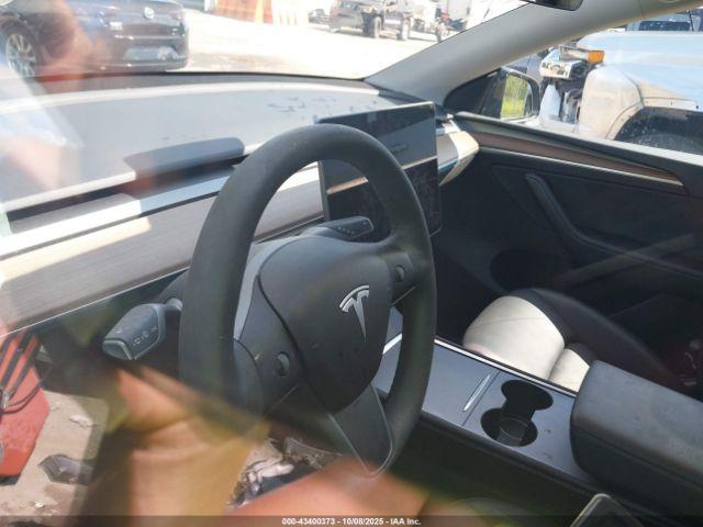 Tesla Model Y Image 12