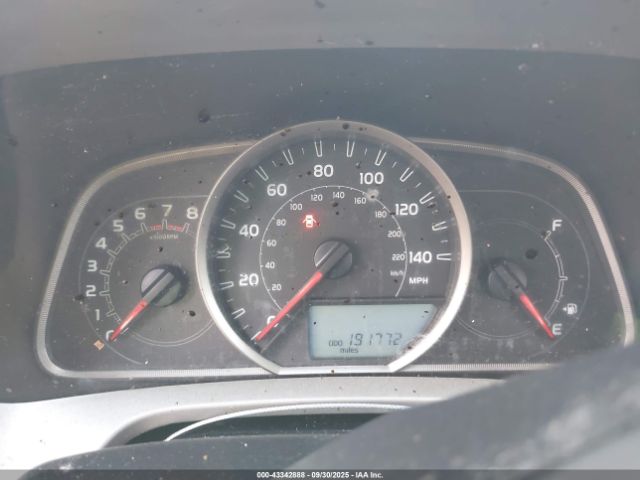 Toyota RAV4 Le Image 4