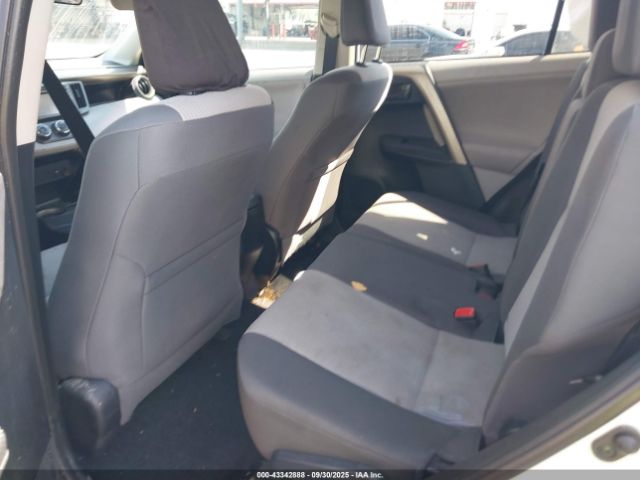 Toyota RAV4 Le Image 8