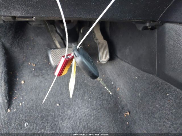 Toyota RAV4 Le Image 2