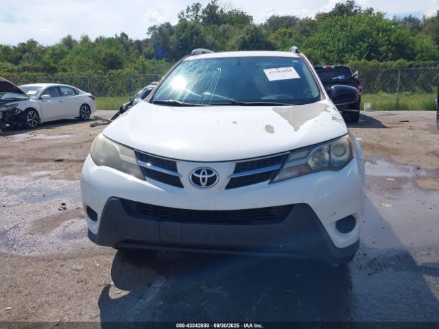 Toyota RAV4 Le Image 11