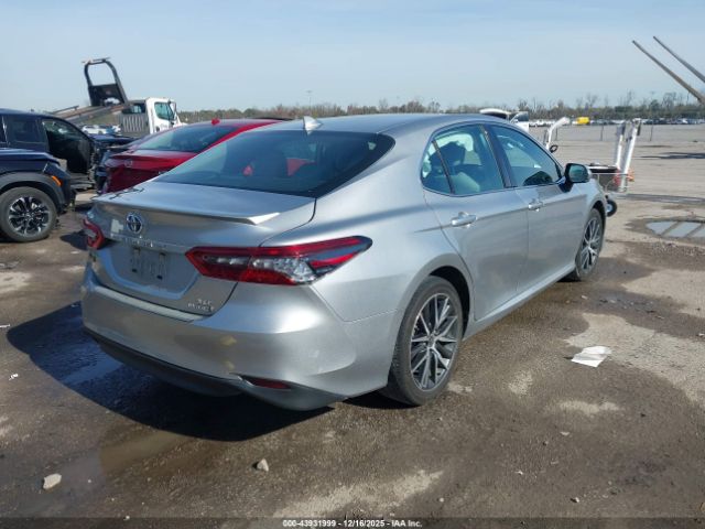 Toyota Camry Xle Hybrid Image 9