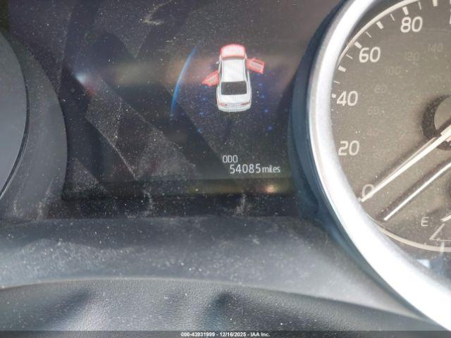 Toyota Camry Xle Hybrid Image 3