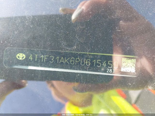 Toyota Camry Xle Hybrid Image 2