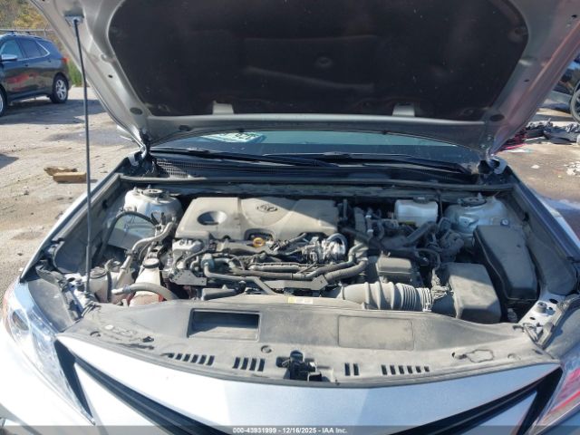 Toyota Camry Xle Hybrid Image 14