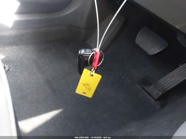 Toyota Camry Xle Hybrid Image 15