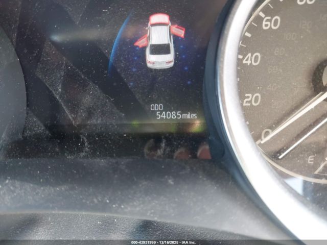 Toyota Camry Xle Hybrid Image 5