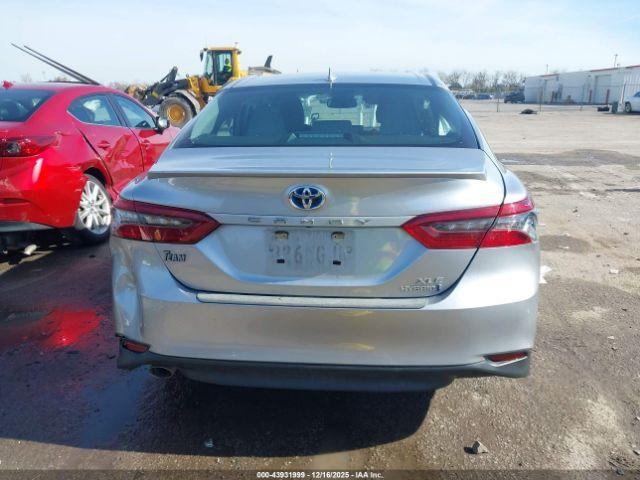 Toyota Camry Xle Hybrid Image 12