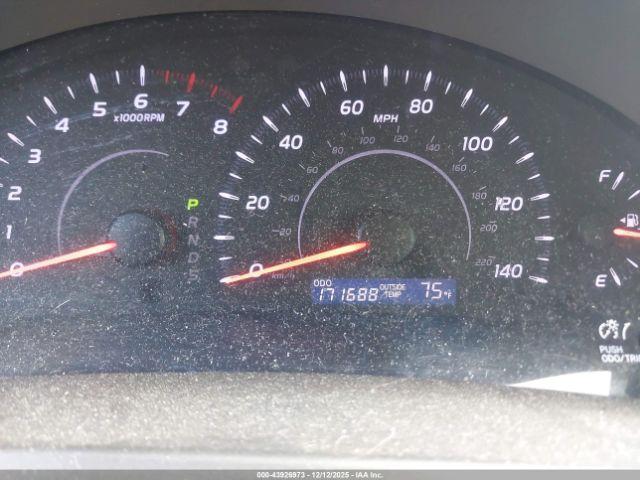 Toyota Camry Le Image 5