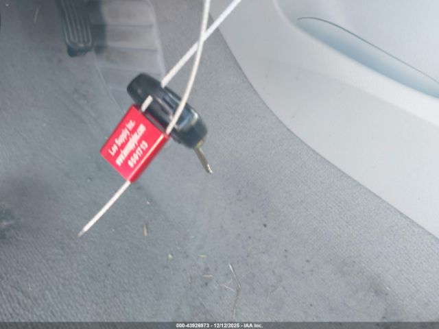 Toyota Camry Le Image 16