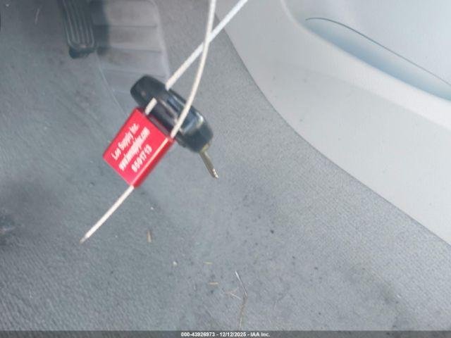 Toyota Camry Le Image 16