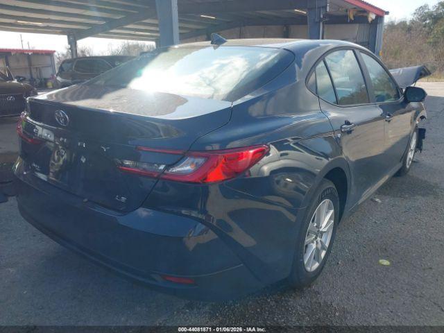 Toyota Camry Le Image 5