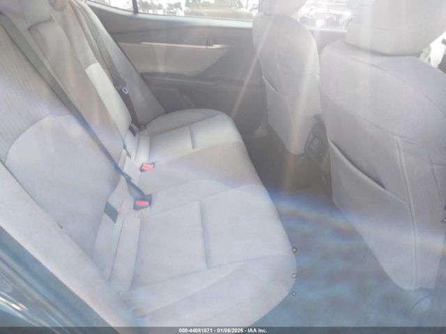 Toyota Camry Le Image 10