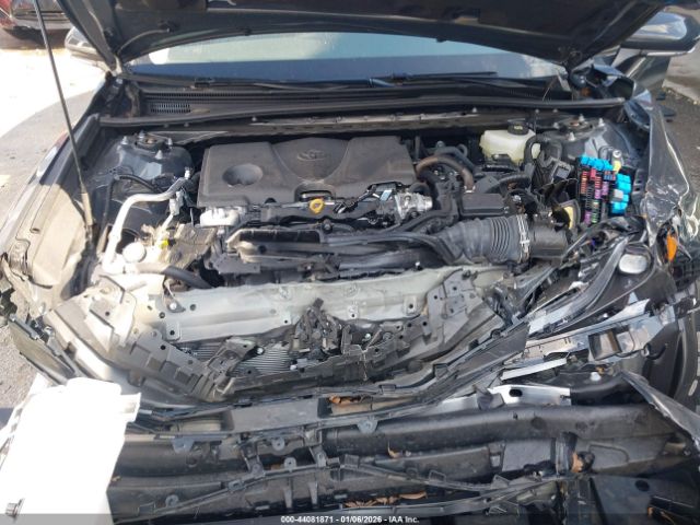 Toyota Camry Le Image 13