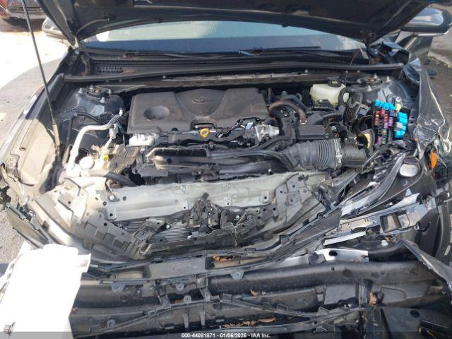 Toyota Camry Le Image 13