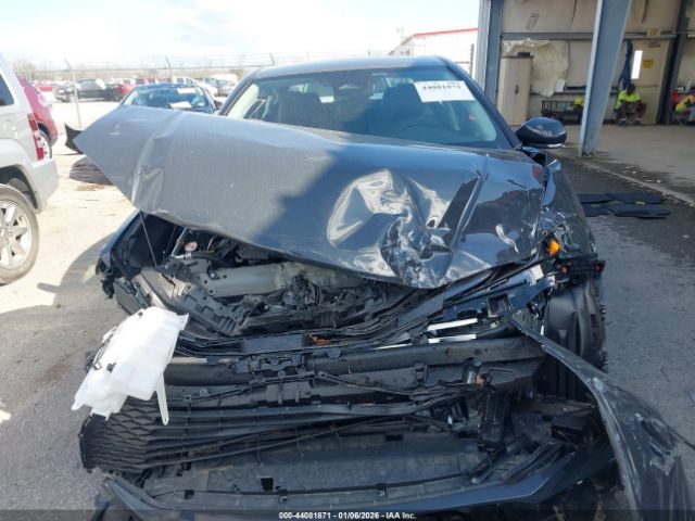 Toyota Camry Le Image 11