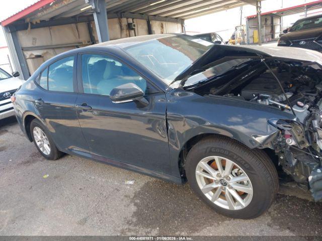 Toyota Camry Le Image 15