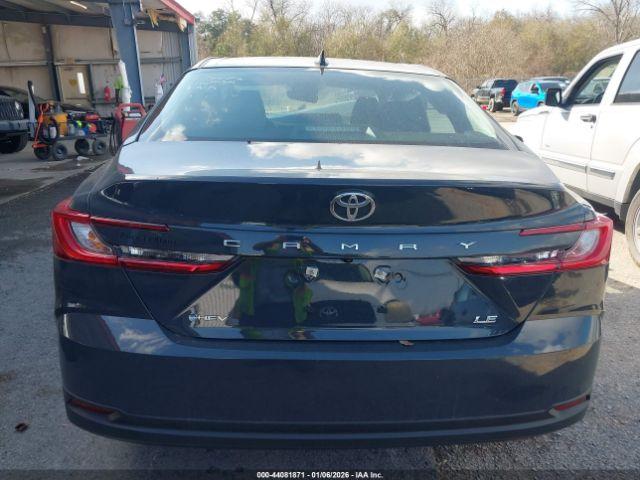 Toyota Camry Le Image 16