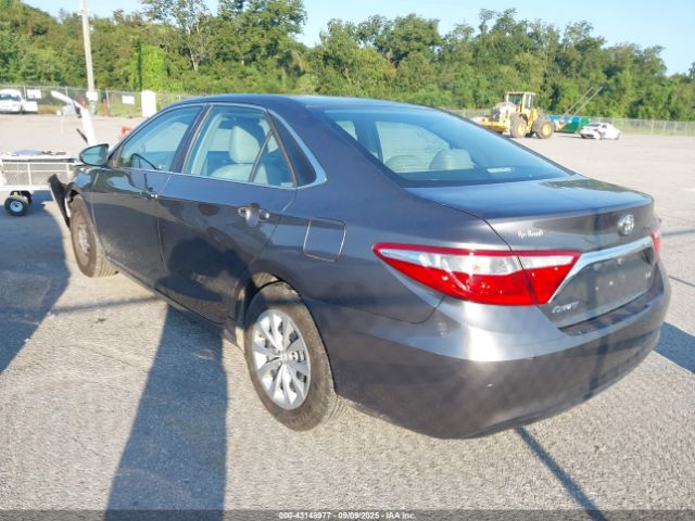 Toyota Camry Le Image 3