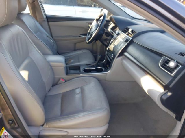 Toyota Camry Le Image 7