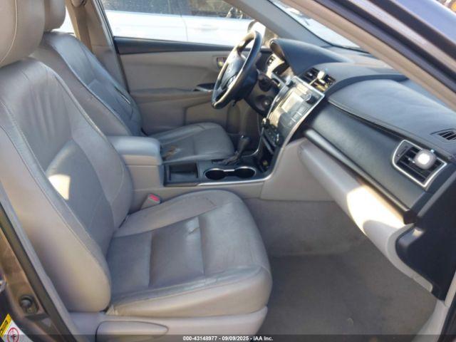 Toyota Camry Le Image 7