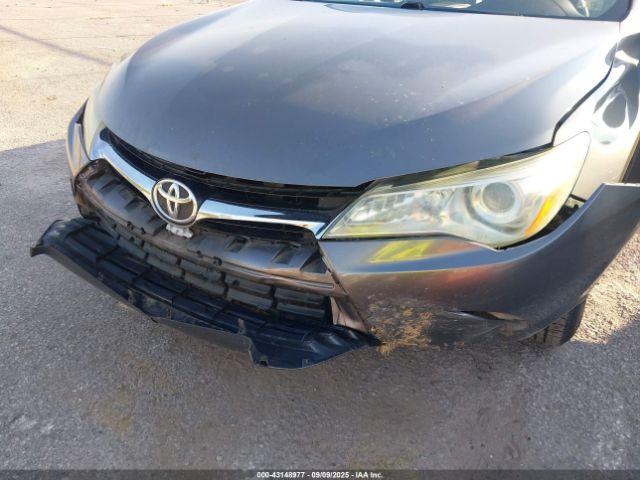 Toyota Camry Le Image 12