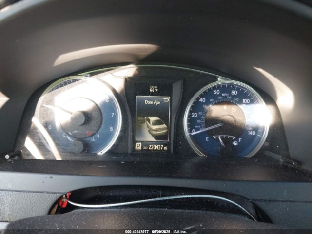 Toyota Camry Le Image 6