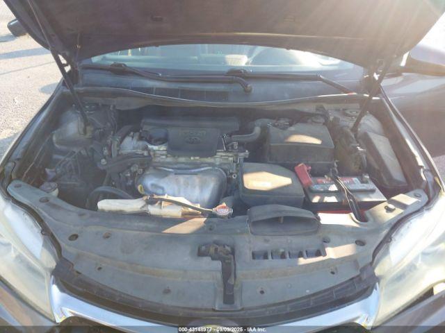 Toyota Camry Le Image 11